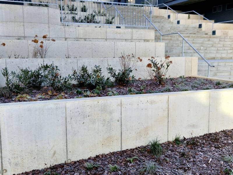concrete-retaining-walls Concrete retaining walls